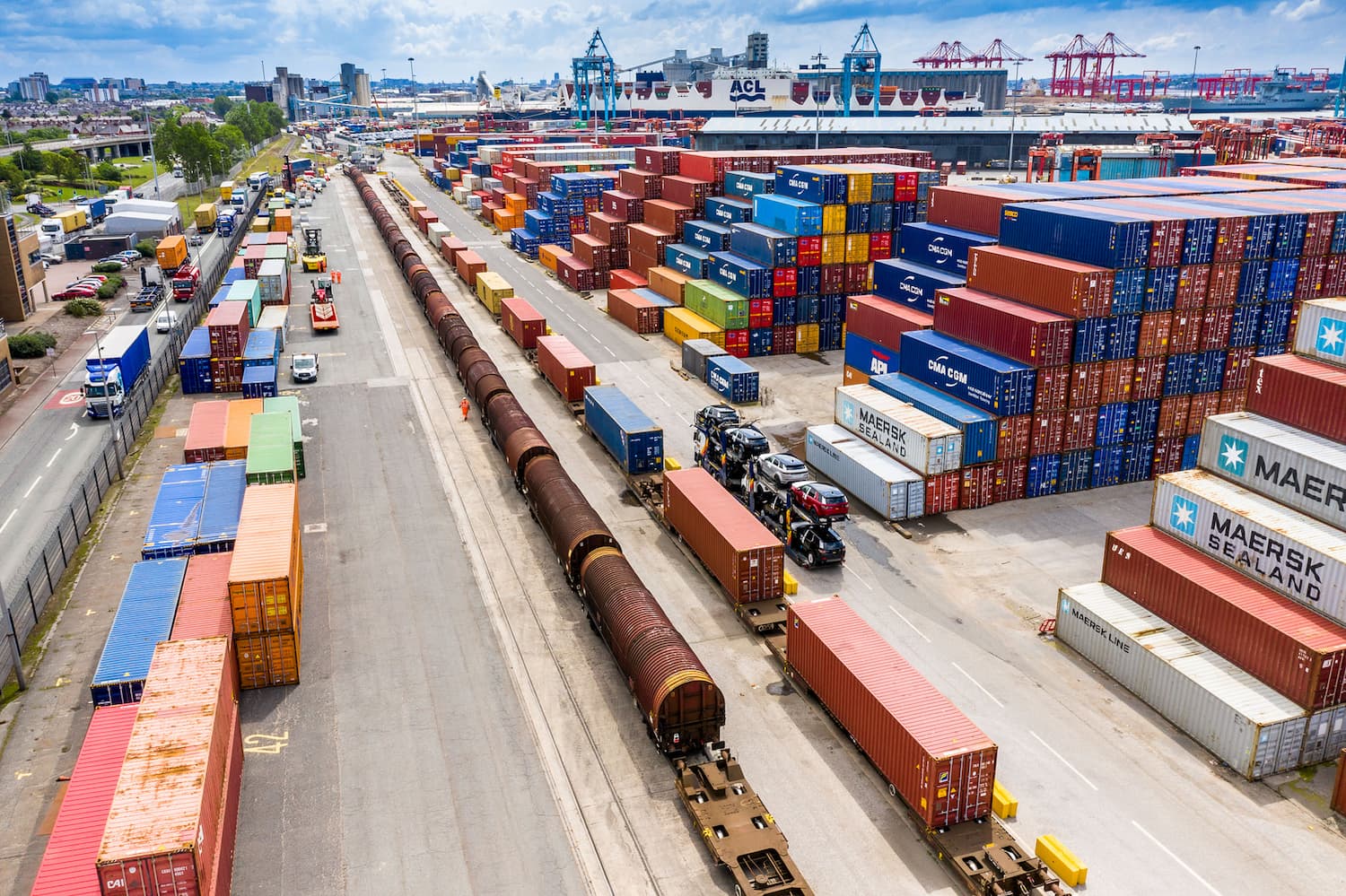 The UK government estimates that linking with the EU carbon market could save UK exporters substantial carbon tariffs, potentially up to £800 million. Pictured is the Port of Liverpool, UK.(Photo: Peel Ports）